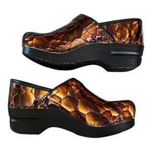 Dansko Clog Nurse Shoes Womens Size Size EUR 35 US 5 Brown Gold Slip On Comfort